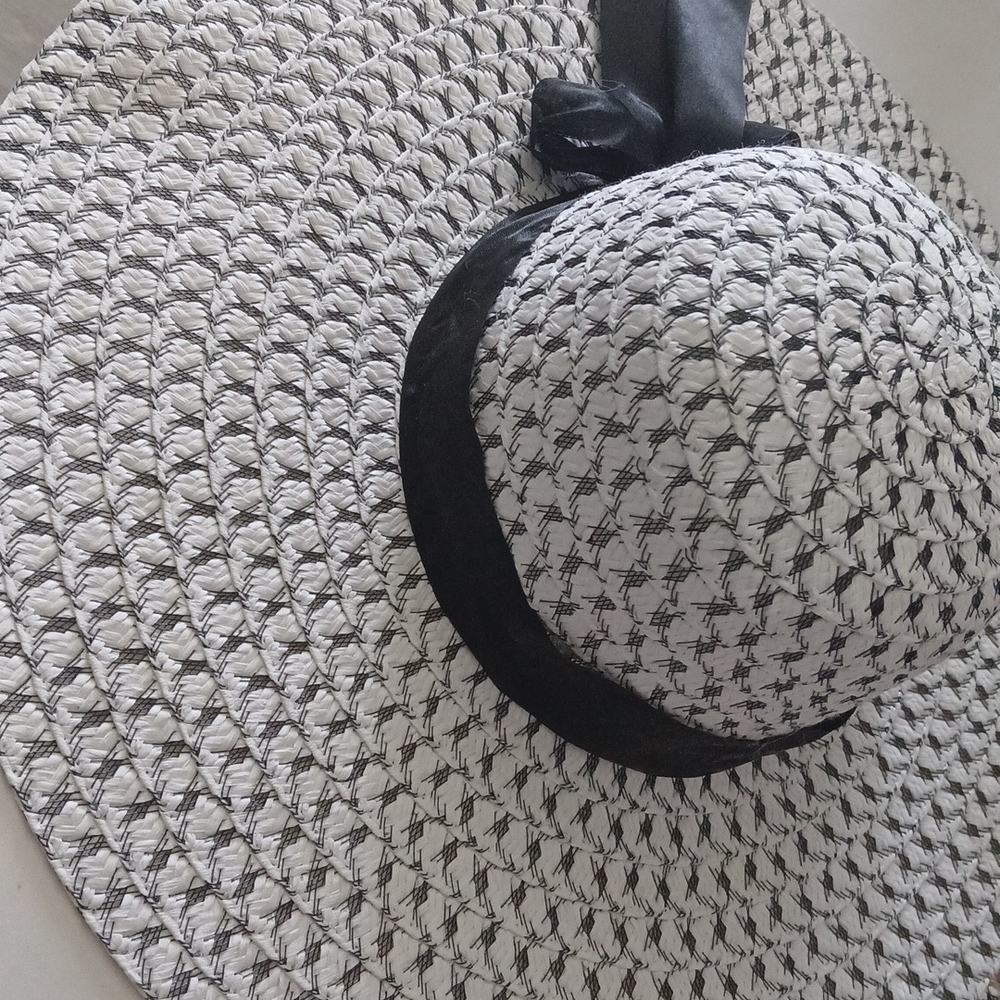 Elegant Black and White Women's Sun Hat